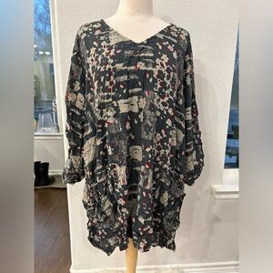 Comfy USA gray and red Patterned palm spring crinkle wrinkle tunic Top 3X